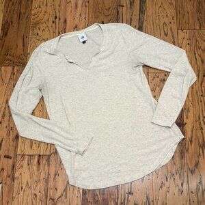 CAbi Speckled Cream V-Neck Top Size Small